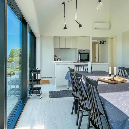 بيت للعطل Beautiful In With Kitchen إلينغه