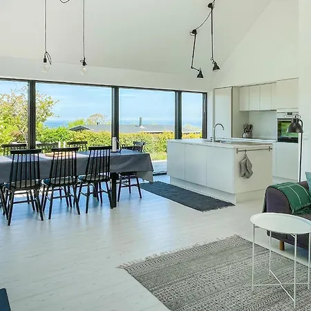 Beautiful In With Kitchen Holiday home